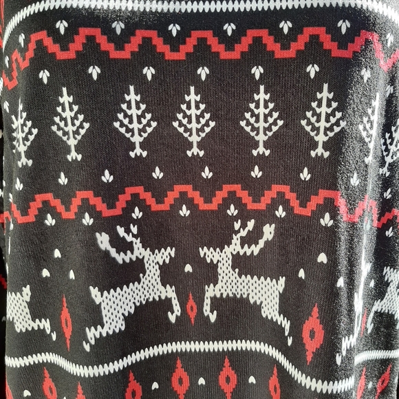 🆕️ LAST 1! Black Holiday Print Sweater - Picture 6 of 9